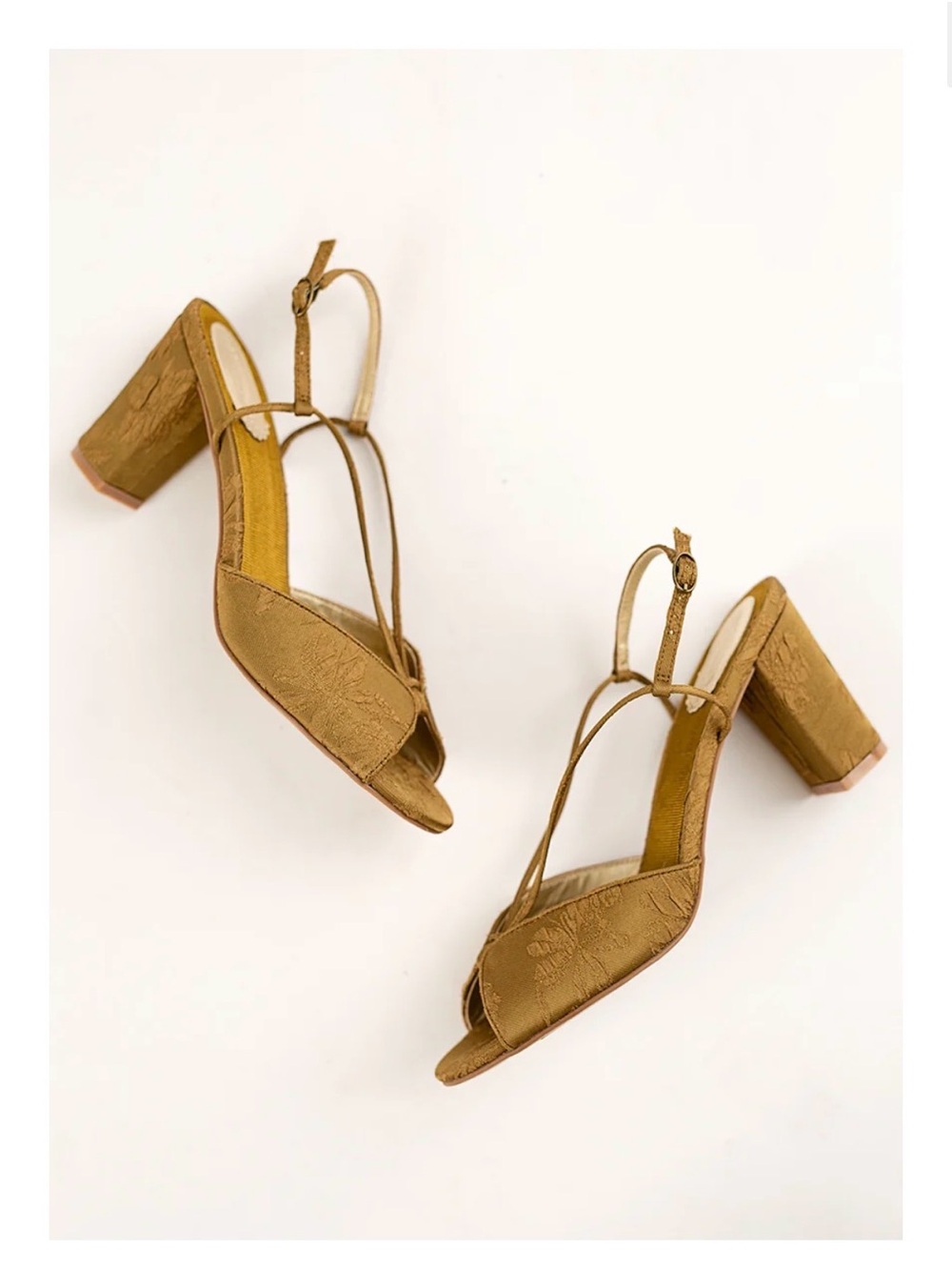 NWT AMORE HEEL IN BISTRE